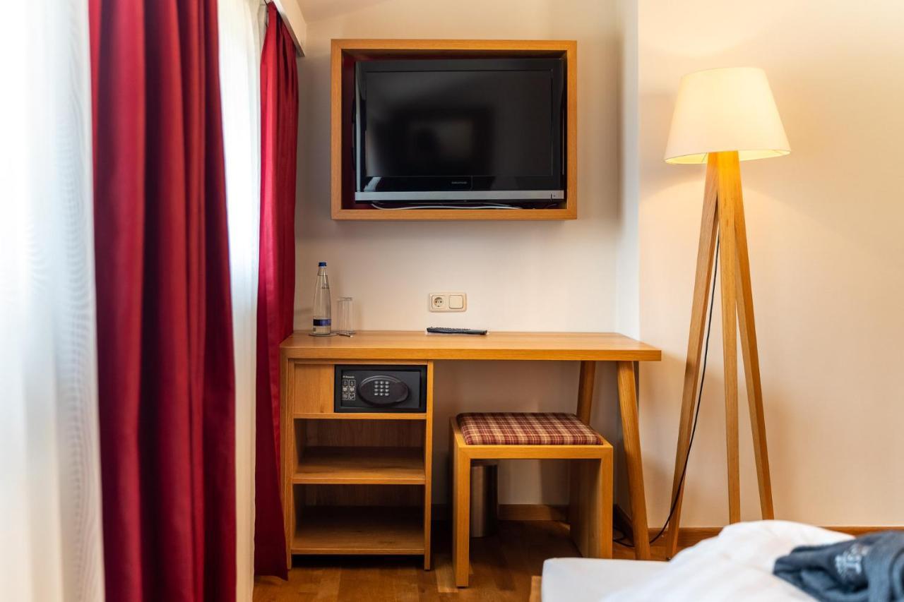 Landhotel Postwirt กราเฟอเนา ภายนอก รูปภาพ